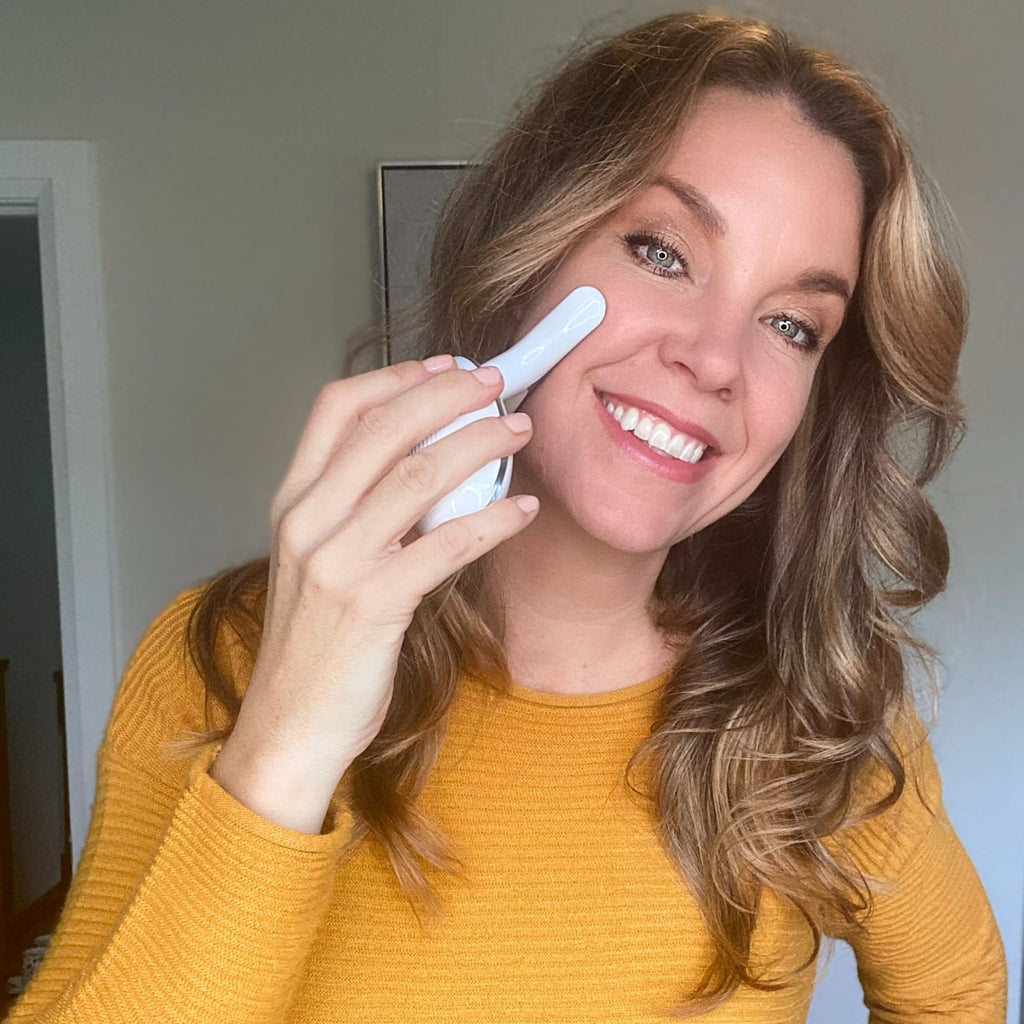 Multi - Spectral Chin & Neck Tightening Light Therapy® Device - Botanique Paris