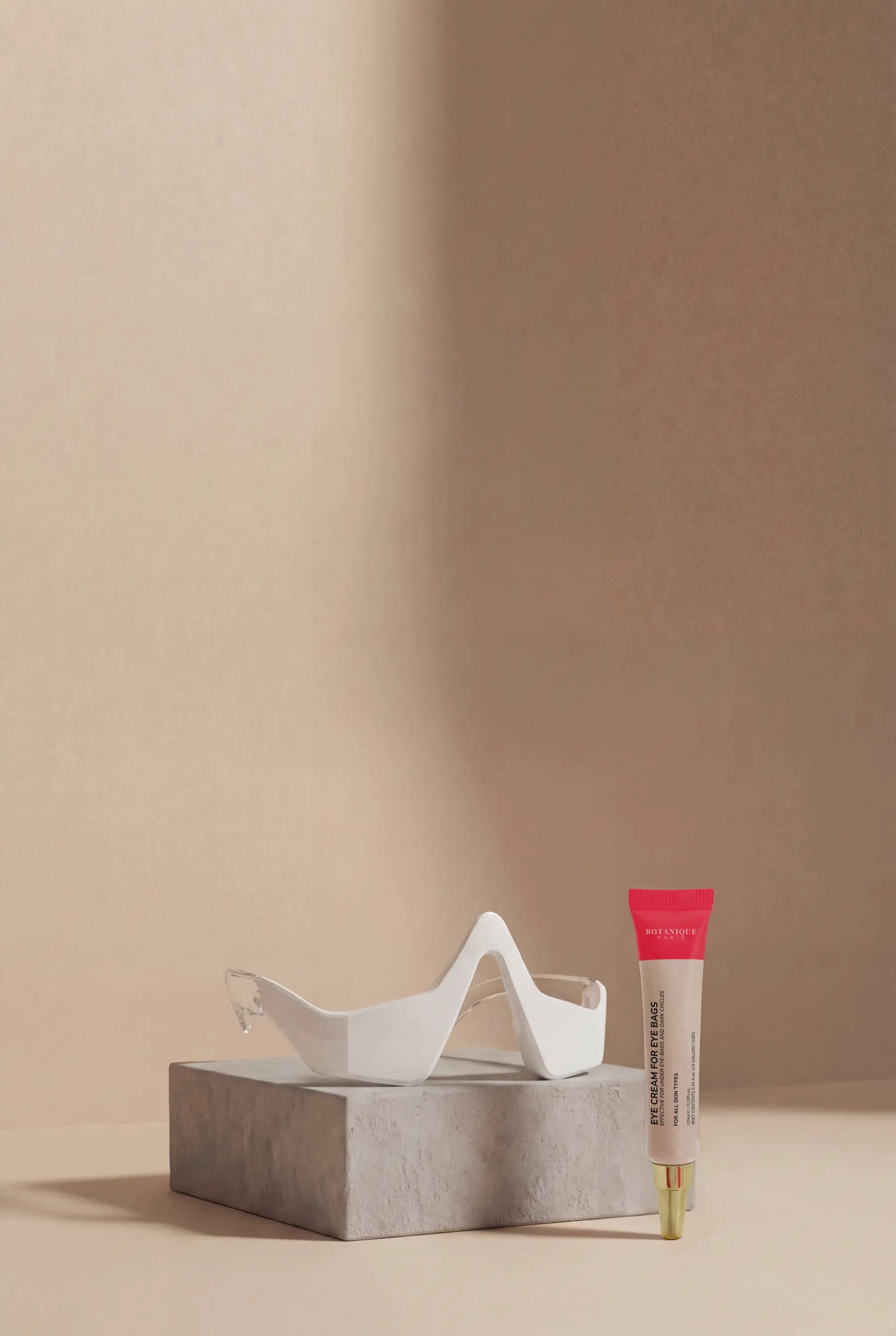 RevitalEyes 2-in-1 Red Light Therapy + EMS To Erase Eye Bags Botanique Paris RevitalEyes 2-in-1 Red Light Therapy + EMS To Erase Eye Bags Botanique Paris